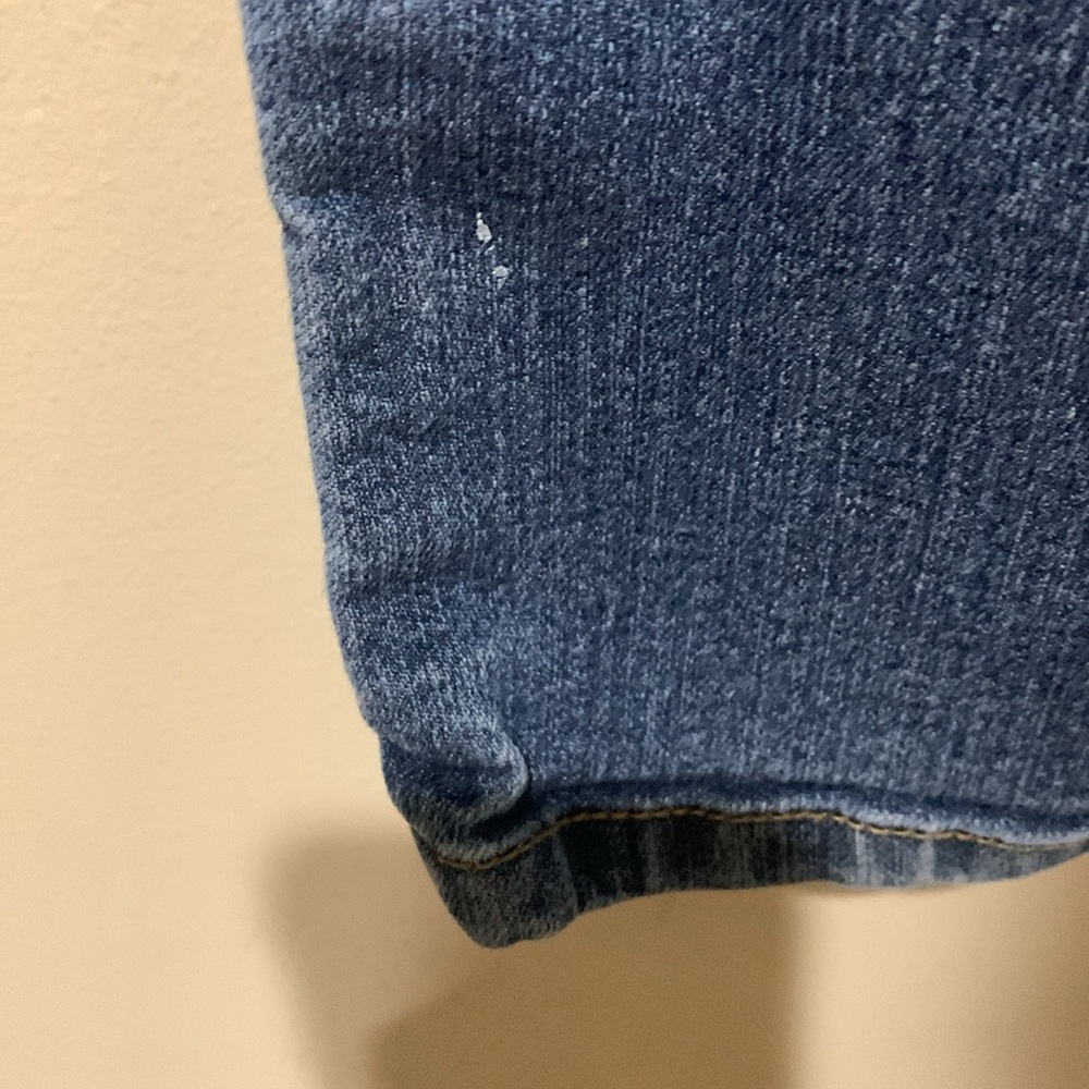 d. Jeans - Picture 9 of 9